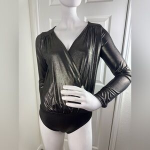 Express Womens Gold Metallic V-Neck Long Sleeve Bodysuit Top Size XSmall. #361